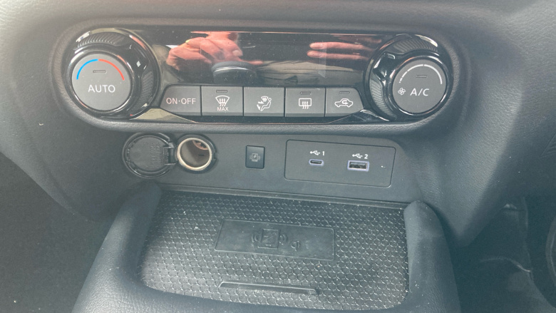 Nissan Juke 1.0 DiG-T N-Connecta 5dr Petrol Hatchback